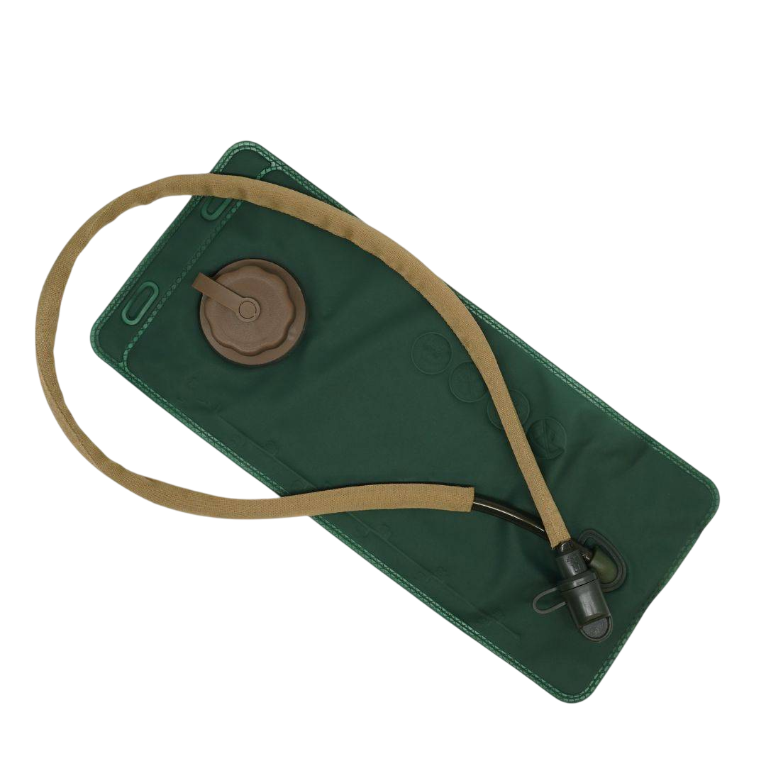 Hydra Trinkblase 2,5L in Grün mit beigem Trinkschlauch, langlebig und praktisch für Wanderungen und sportliche Aktivitäten.