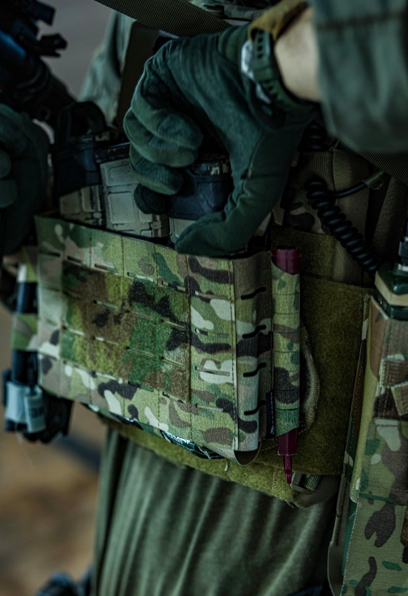 Placard am Plattenträger: Frontpanel/Front Flap – Einsatzbereiche, Vorteile, Nachteile