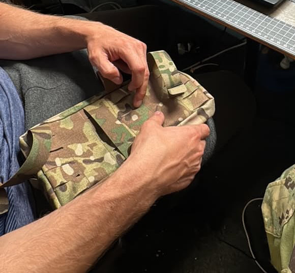 MOLLE & PALS erklärt: Bedeutung, Maße, Anbringen, Laser-Cut vs. Gurtband