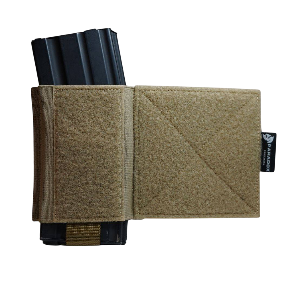 Sideflap Pouch, passend für M4/AK-Magazine, mit Klettverschluss und elastischer Befestigung, ideal für Airsoft und Outdoor-Einsätze.