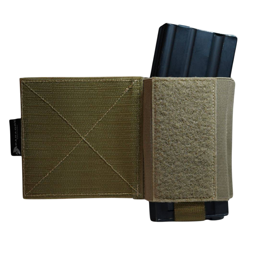 Sideflap Pouch, passend für M4/AK-Magazine, mit Klettverschluss und elastischer Befestigung, ideal für Airsoft und Outdoor-Einsätze.