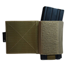 Sideflap Pouch, passend für M4/AK-Magazine, mit Klettverschluss und elastischer Befestigung, ideal für Airsoft und Outdoor-Einsätze.